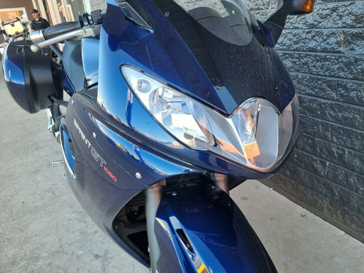 2011 TRIUMPH SPRINT GT SPORTS