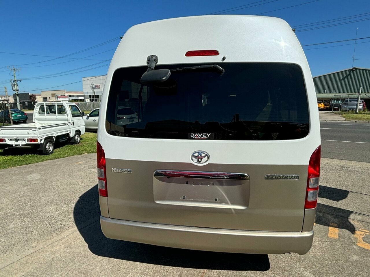 2012 TOYOTA HIACE GRAND CABIN 4WD AUTOMATIC 4D COACH