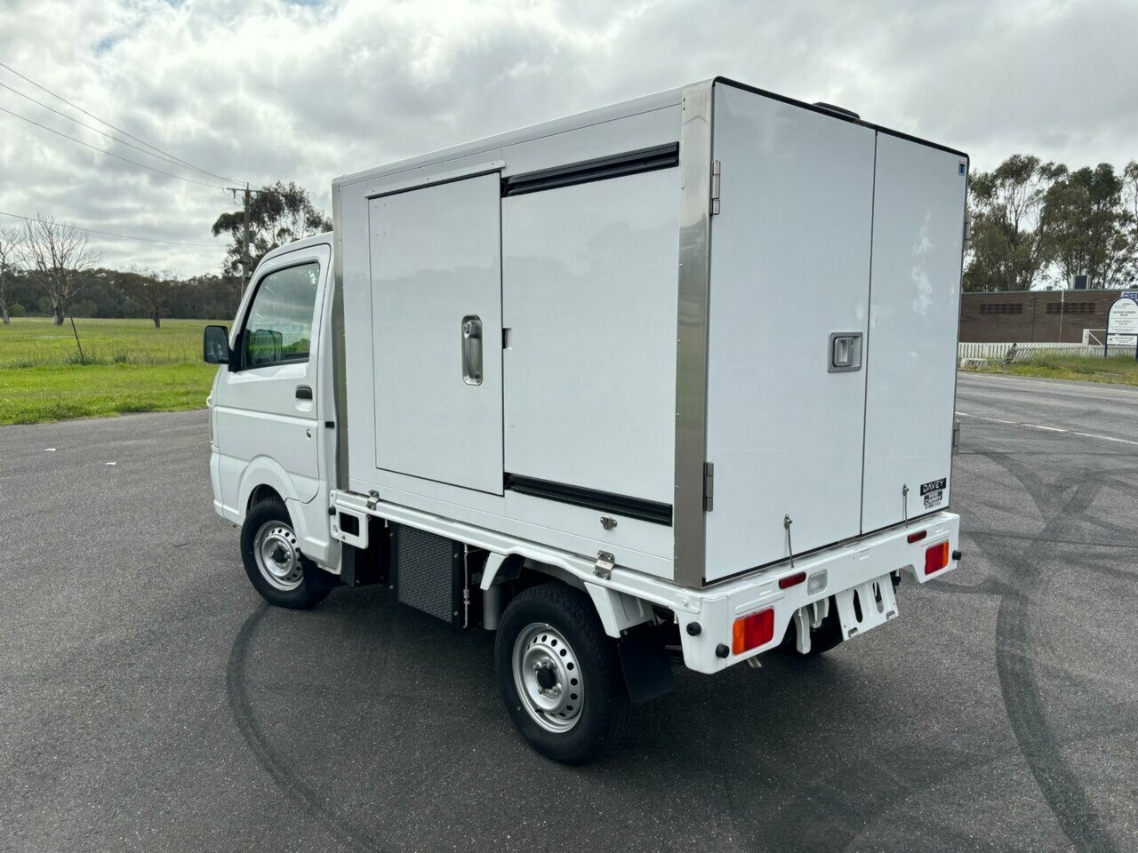 2019 SUZUKI CARRY AUTOMATIC 2D MINI FRIDGE TRUCK