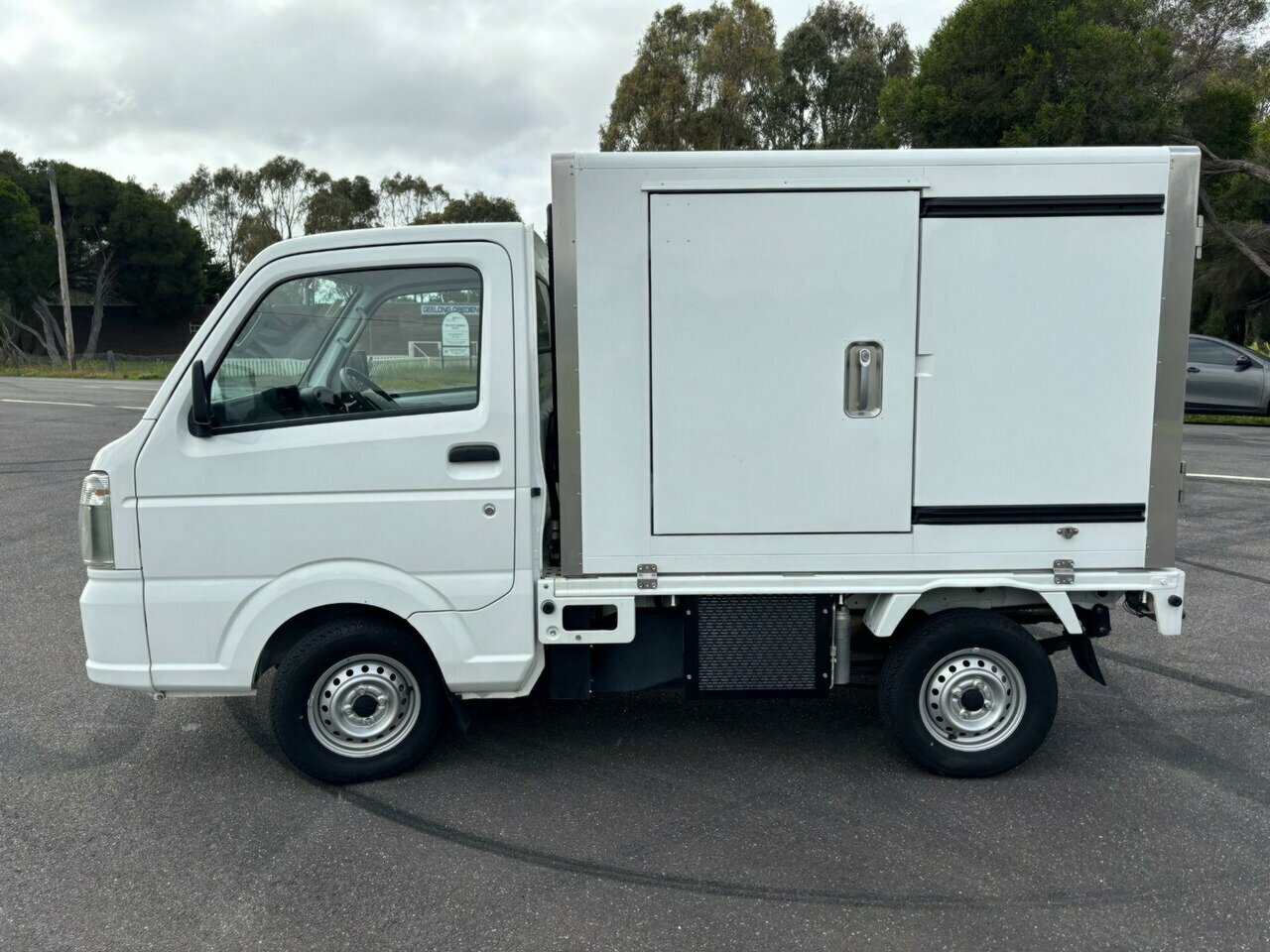 2019 SUZUKI CARRY AUTOMATIC 2D MINI FRIDGE TRUCK