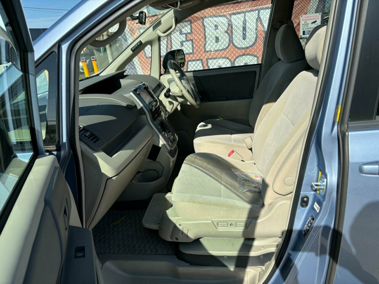 2007 TOYOTA NOAH WHEELCHAIR PETROL 8D COACH