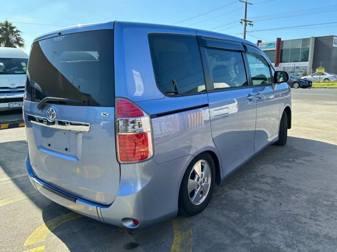 2007 TOYOTA NOAH WHEELCHAIR PETROL 8D COACH