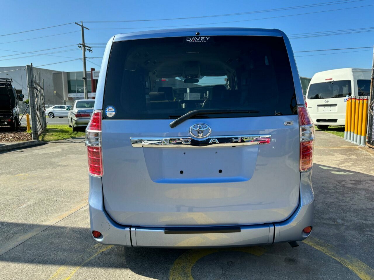 2007 TOYOTA NOAH WHEELCHAIR PETROL 8D COACH