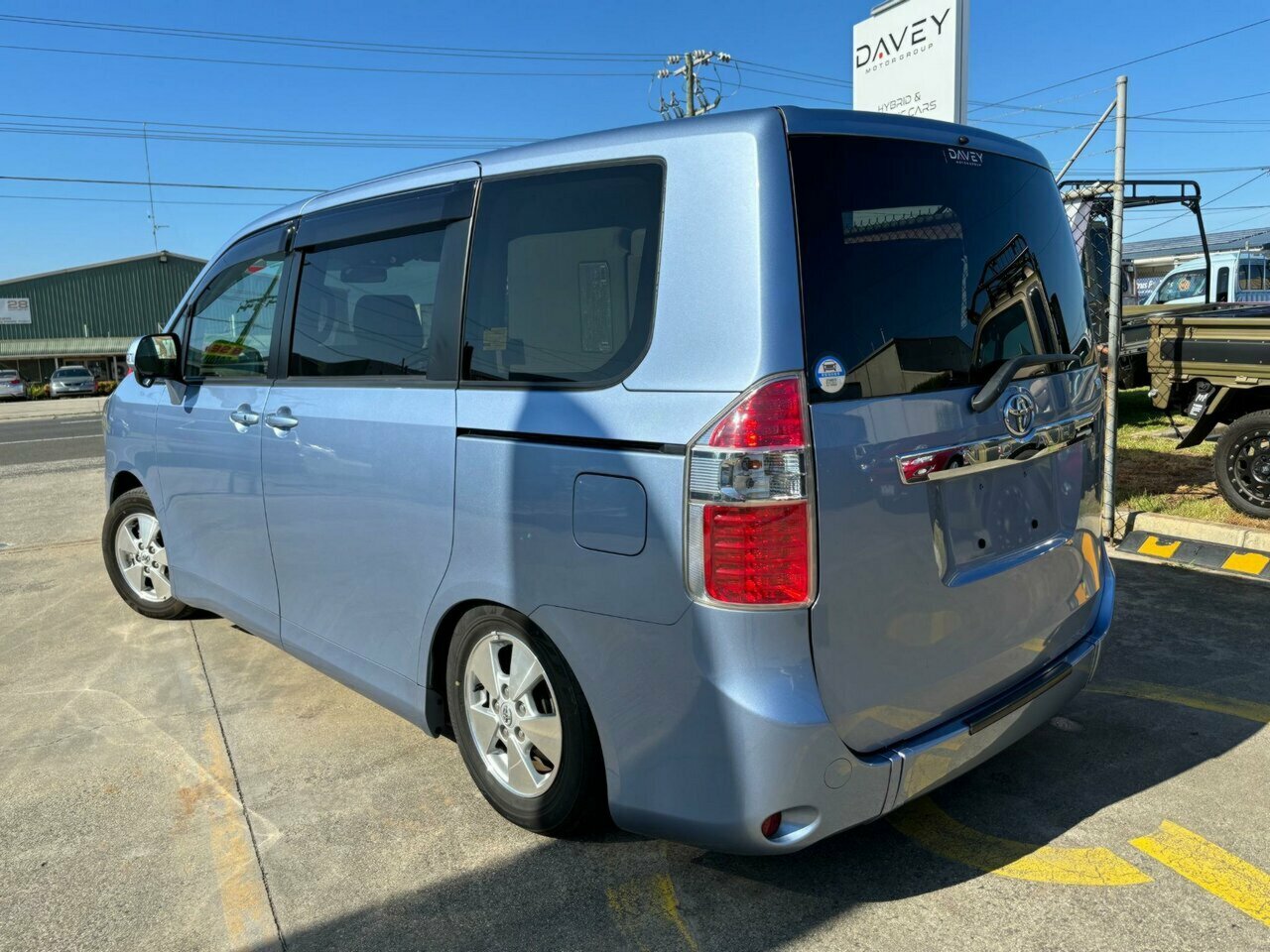 2007 TOYOTA NOAH WHEELCHAIR PETROL 8D COACH