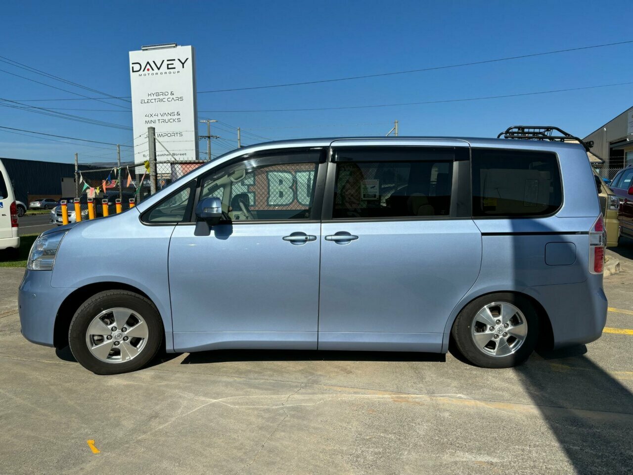 2007 TOYOTA NOAH WHEELCHAIR PETROL 8D COACH