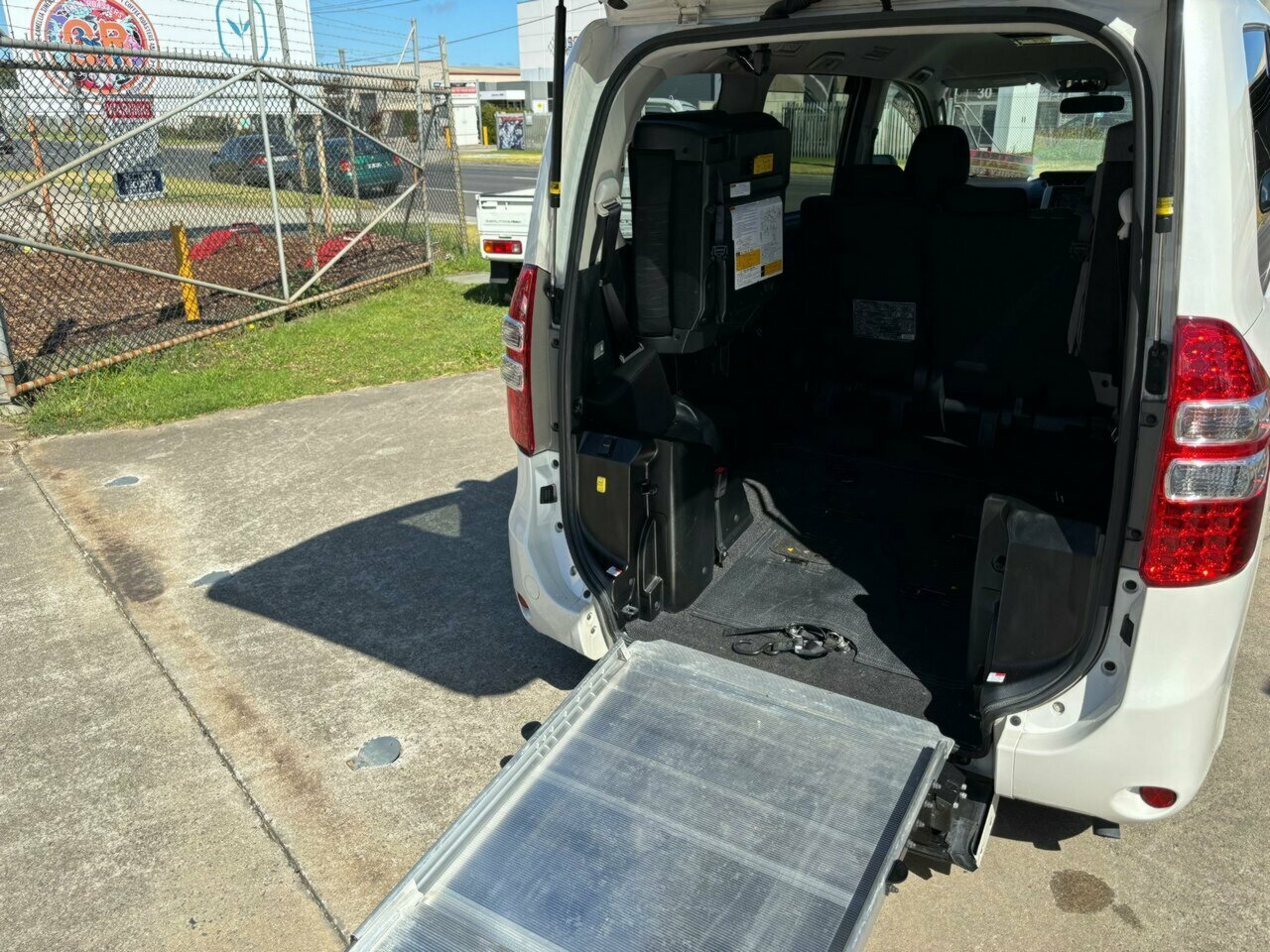 2013 TOYOTA NOAH WHEELCHAIR AUTOMATIC 5D COACH