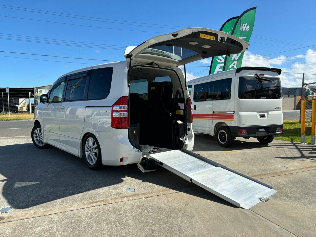 2013 TOYOTA NOAH WHEELCHAIR AUTOMATIC 5D COACH