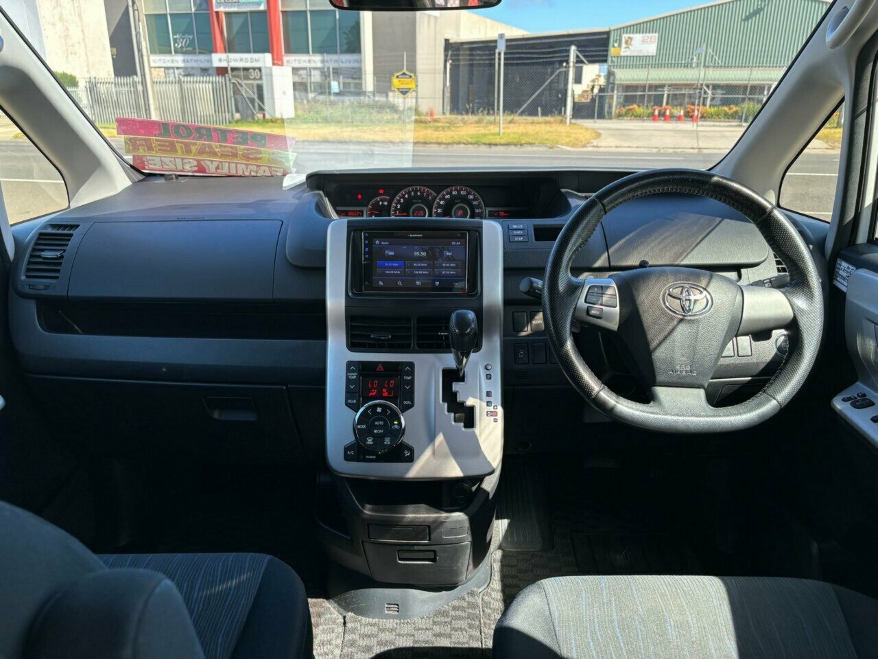 2013 TOYOTA NOAH WHEELCHAIR AUTOMATIC 5D COACH