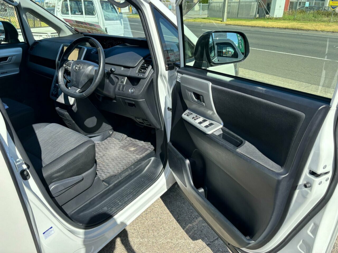 2013 TOYOTA NOAH WHEELCHAIR AUTOMATIC 5D COACH