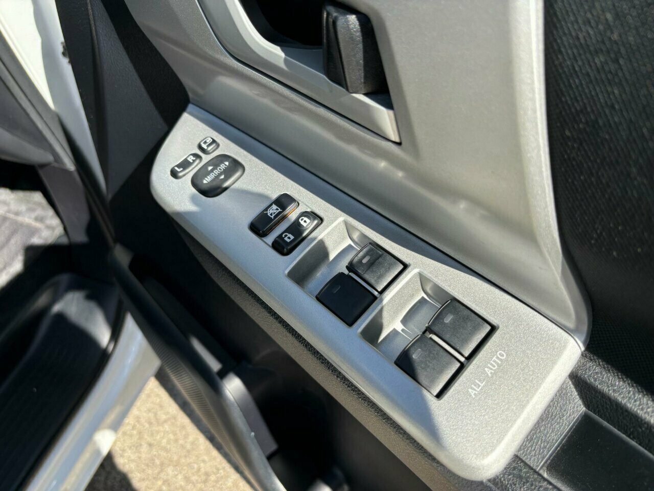 2013 TOYOTA NOAH WHEELCHAIR AUTOMATIC 5D COACH