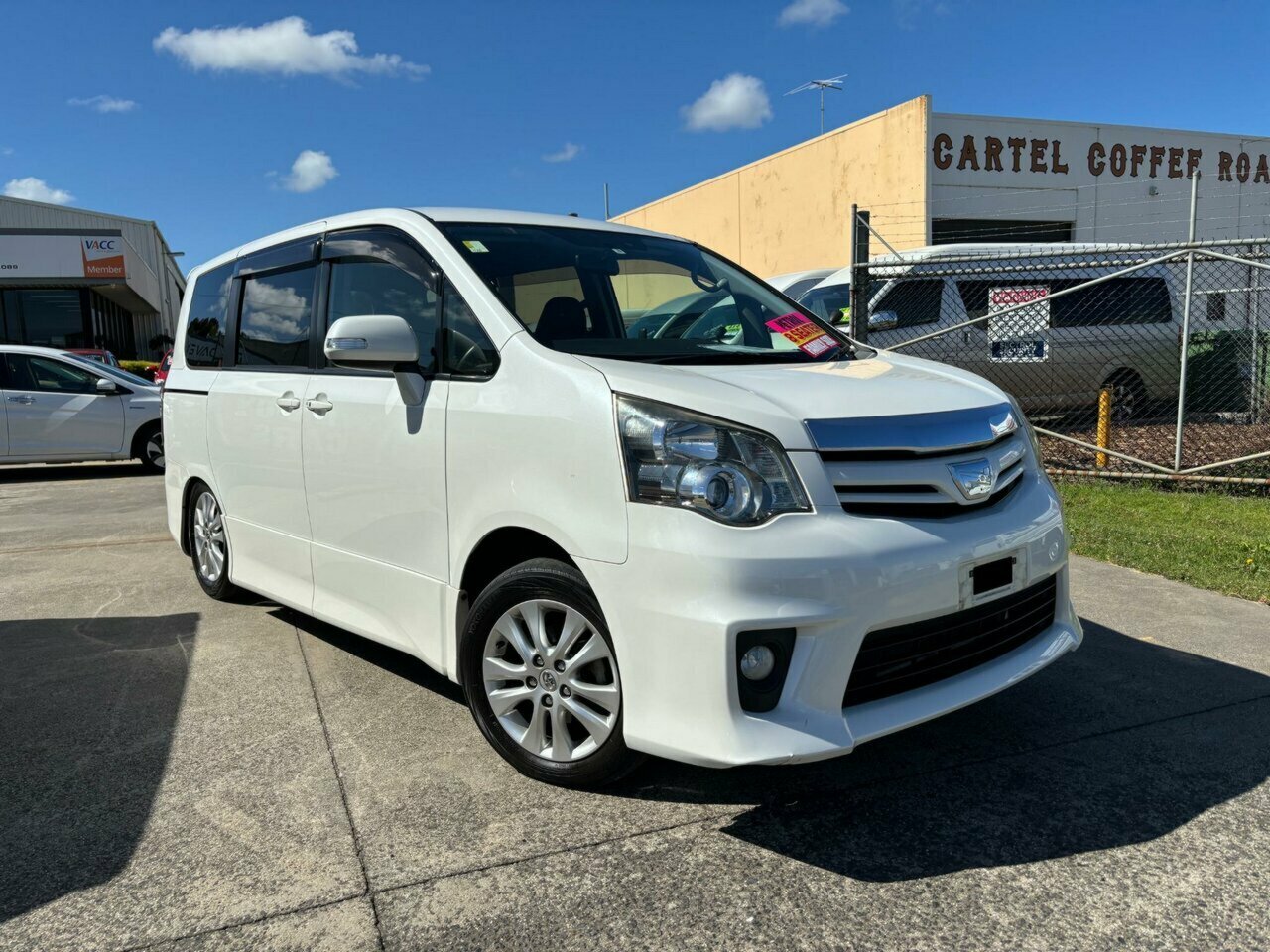 2013 TOYOTA NOAH WHEELCHAIR AUTOMATIC 5D COACH