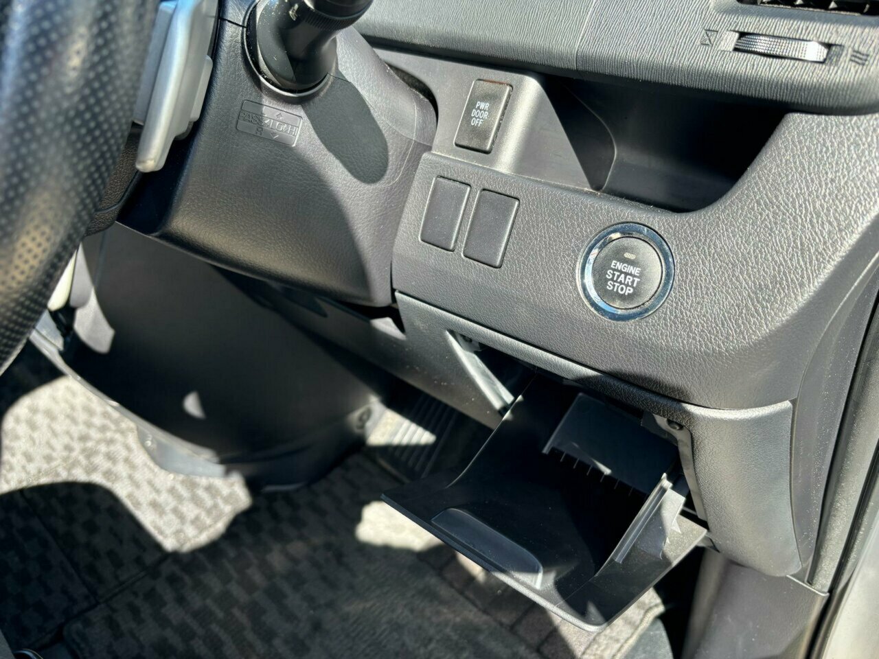 2013 TOYOTA NOAH WHEELCHAIR AUTOMATIC 5D COACH