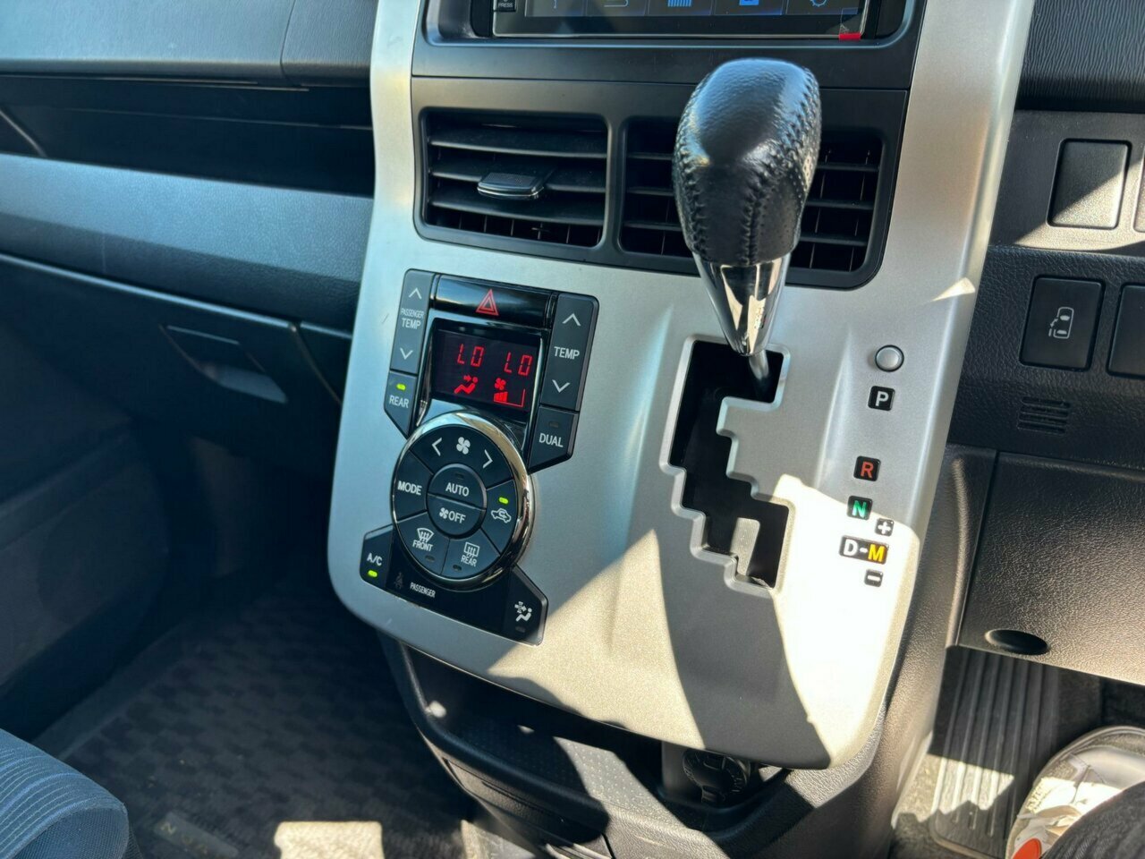 2013 TOYOTA NOAH WHEELCHAIR AUTOMATIC 5D COACH