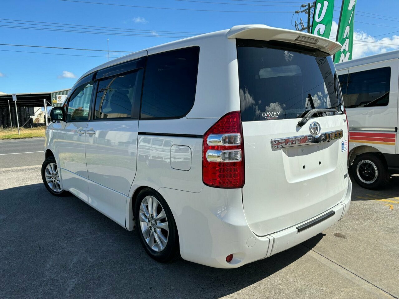 2013 TOYOTA NOAH WHEELCHAIR AUTOMATIC 5D COACH