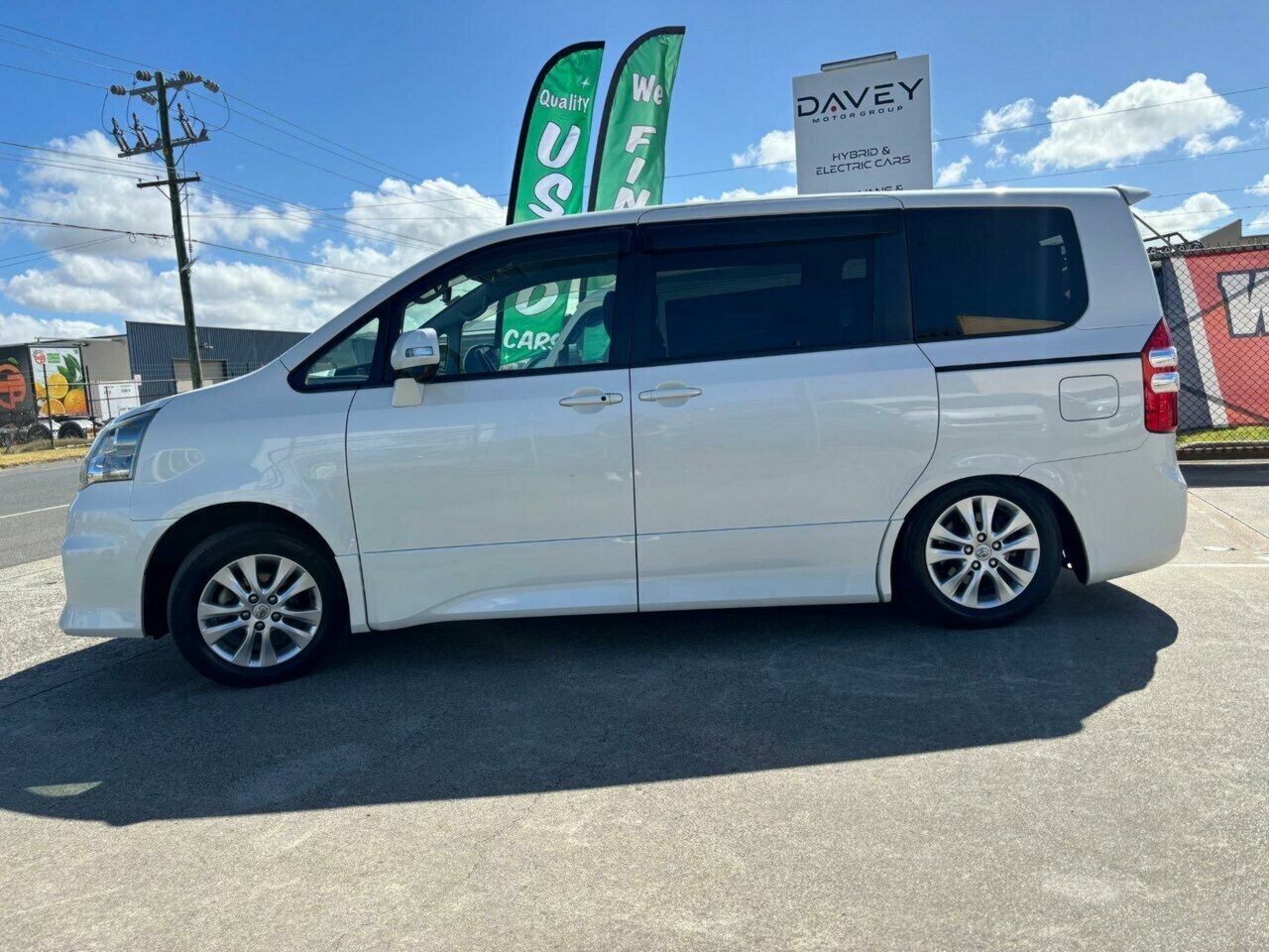 2013 TOYOTA NOAH WHEELCHAIR AUTOMATIC 5D COACH