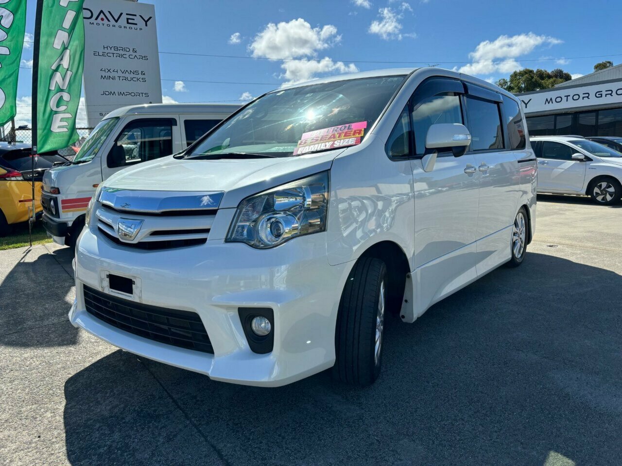 2013 TOYOTA NOAH WHEELCHAIR AUTOMATIC 5D COACH