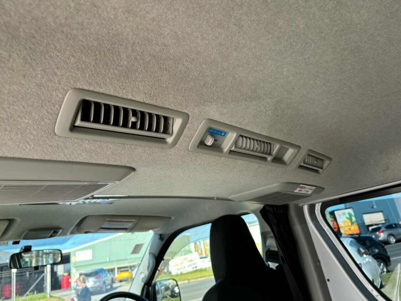 2013 TOYOTA HIACE 4WD AUTOMATIC 4D VAN