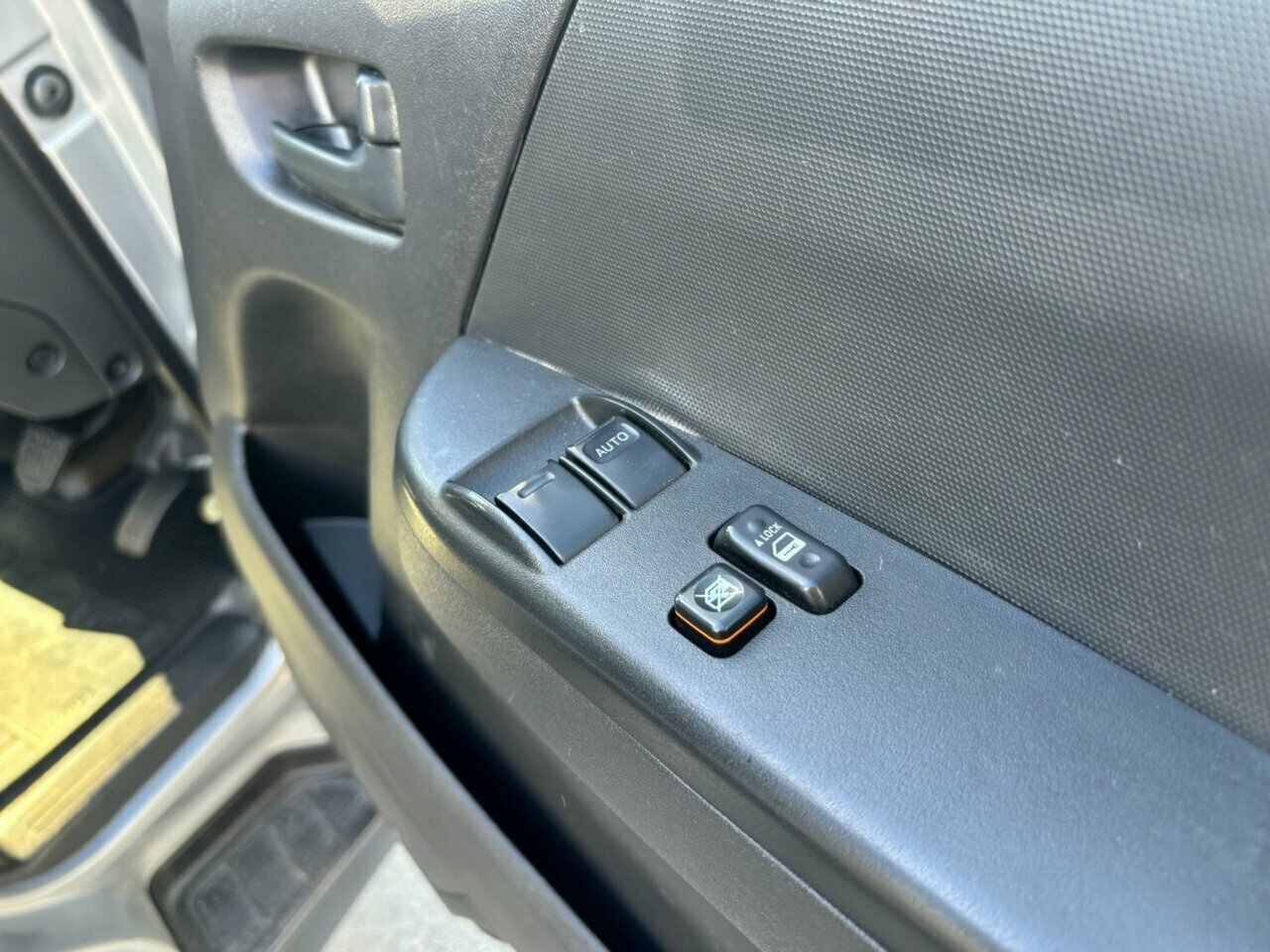 2013 TOYOTA HIACE 4WD AUTOMATIC 4D VAN