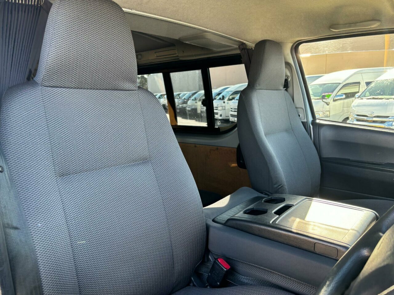 2013 TOYOTA HIACE 4WD AUTOMATIC 4D VAN