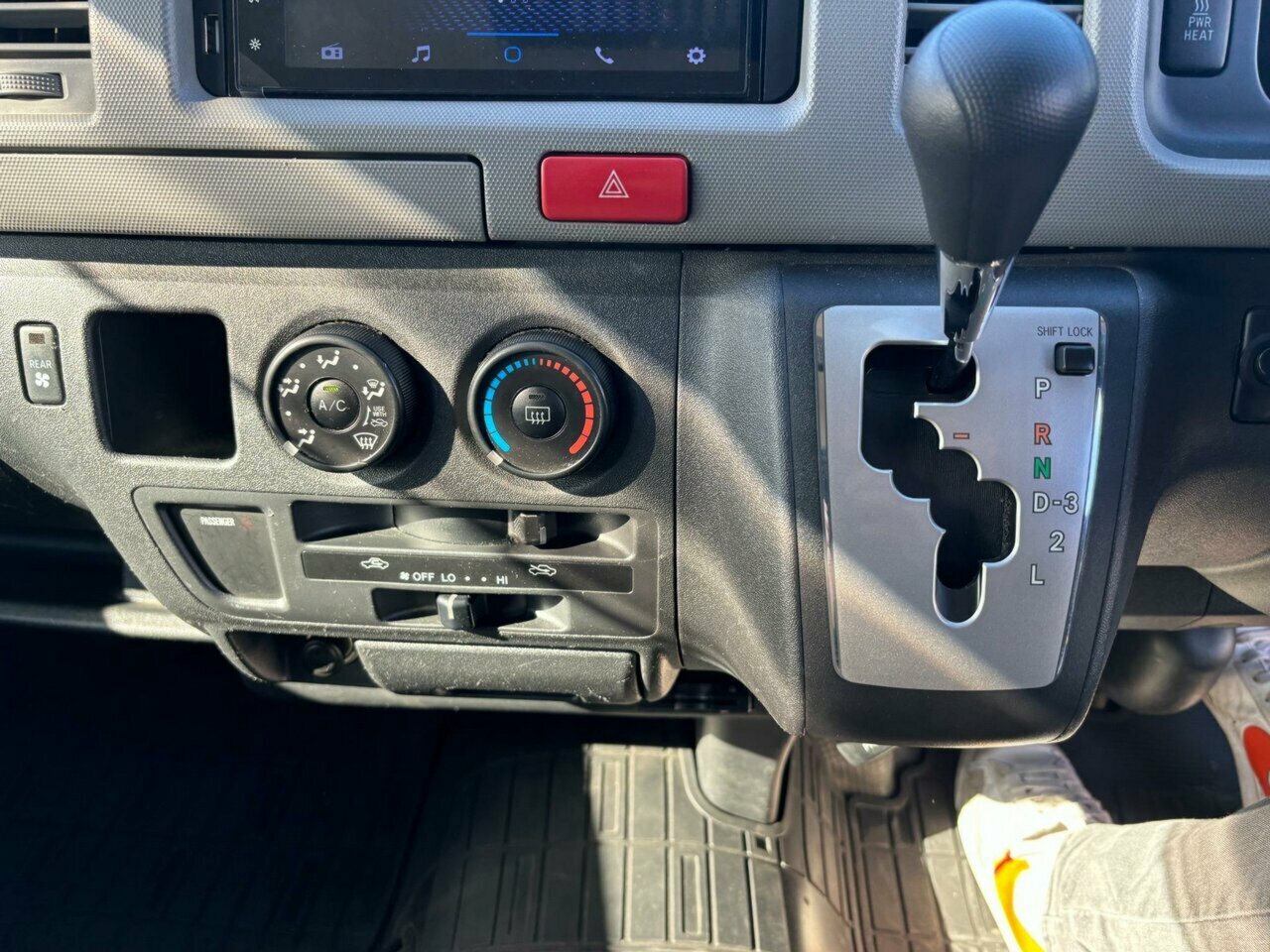 2013 TOYOTA HIACE 4WD AUTOMATIC 4D VAN