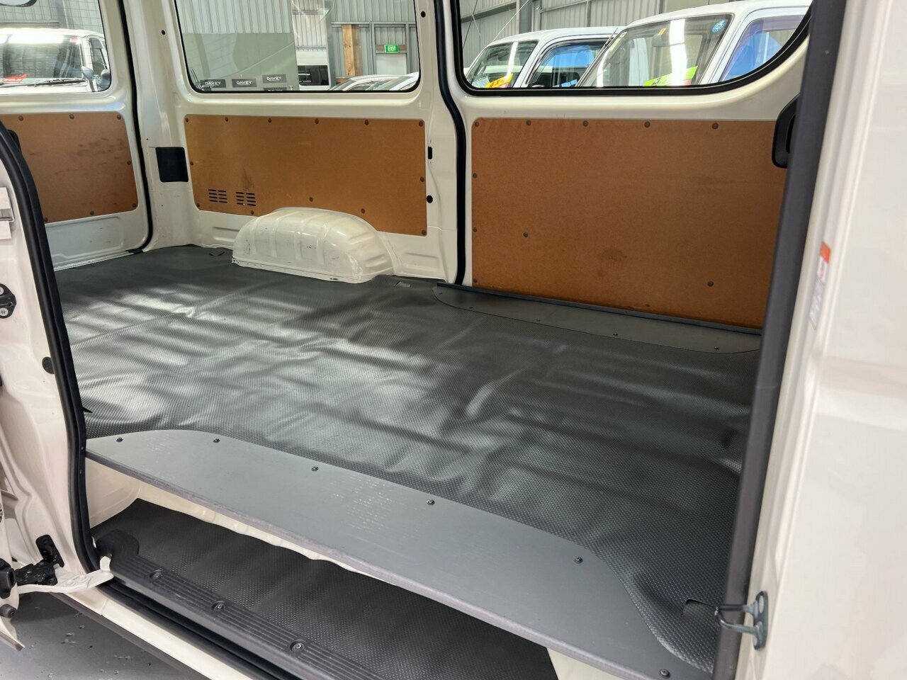 2018 TOYOTA HIACE LWB 4X4 AUTOMATIC 5D VAN