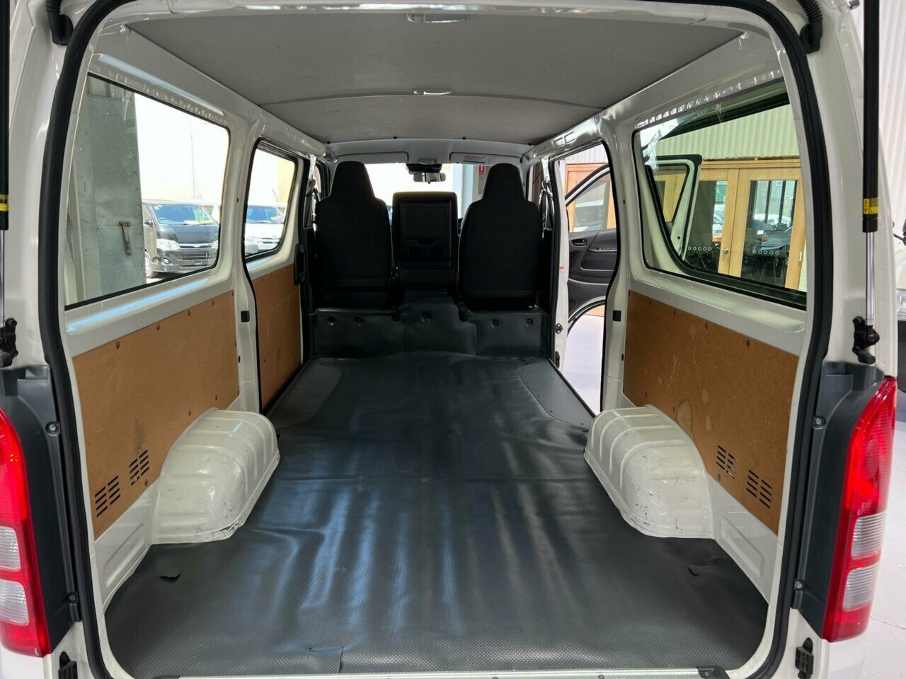 2018 TOYOTA HIACE LWB 4X4 AUTOMATIC 5D VAN
