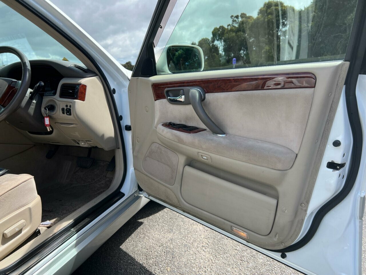 2000 TOYOTA CROWN ATHLETE V AUTOMATIC SEDAN