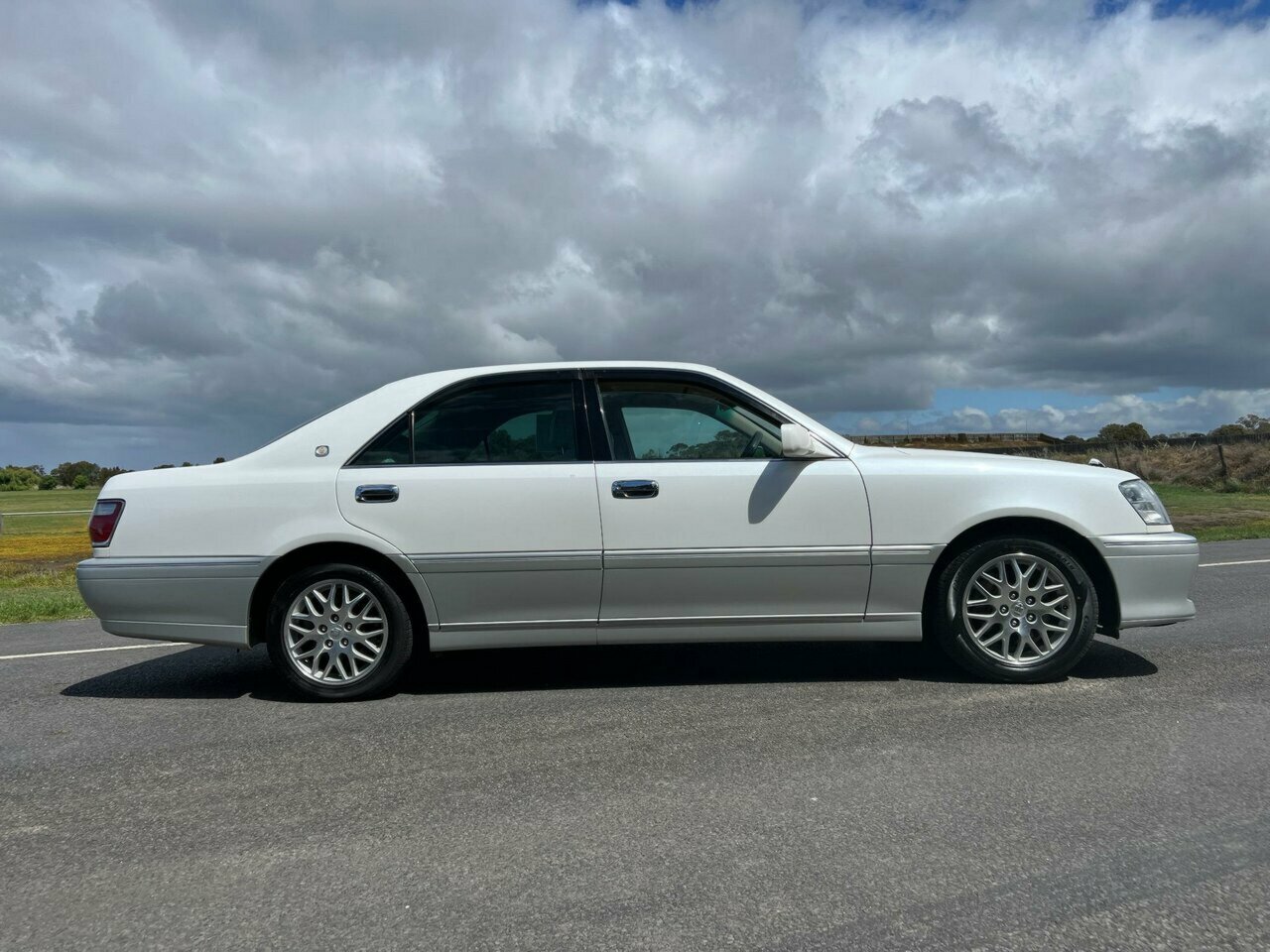 2000 TOYOTA CROWN ATHLETE V AUTOMATIC SEDAN