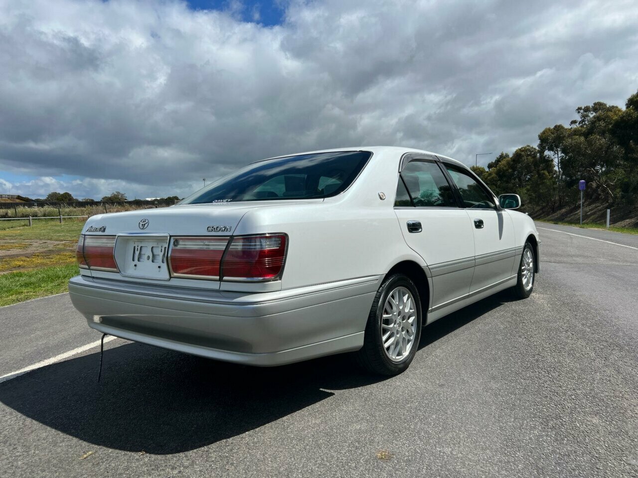 2000 TOYOTA CROWN ATHLETE V AUTOMATIC SEDAN