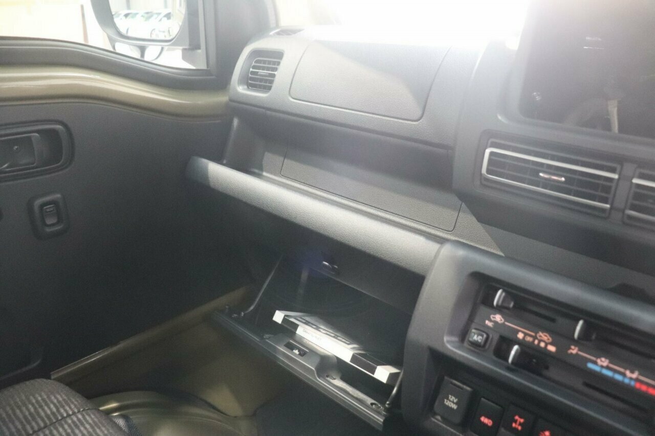 2022 DAIHATSU HIJET JUMBO EXTRA 4WD 5 SPEED MANUAL MINI TRUCK