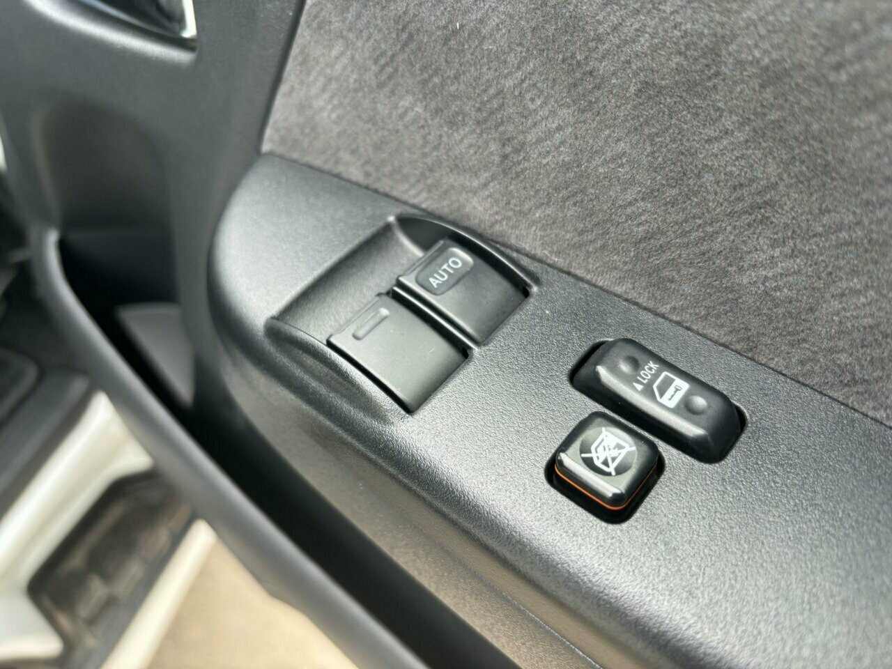 2018 TOYOTA HIACE GRAND CABIN 10-SEATER 4WD AUTOMATIC 4D COACH