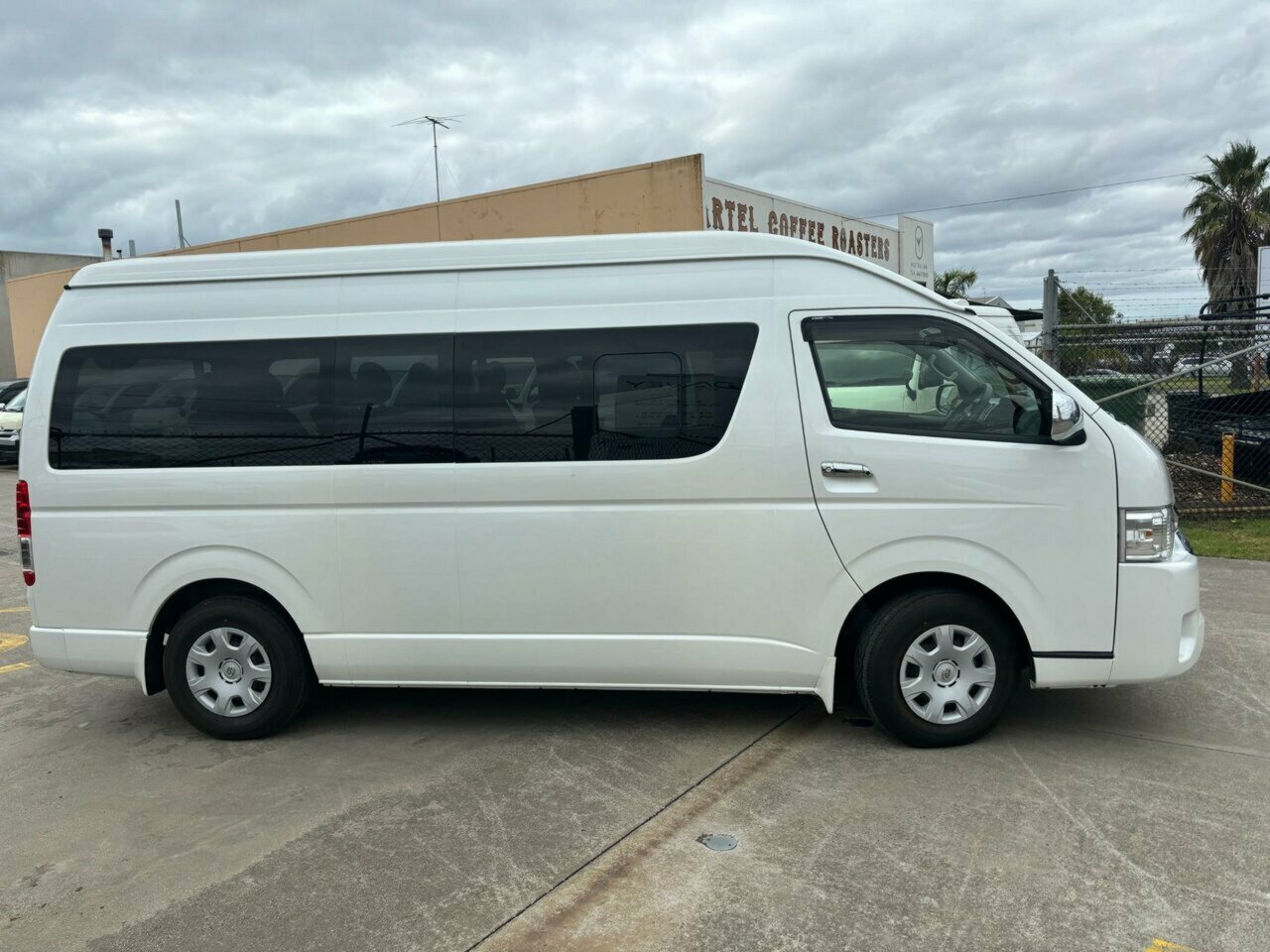 2018 TOYOTA HIACE GRAND CABIN 10-SEATER 4WD AUTOMATIC 4D COACH