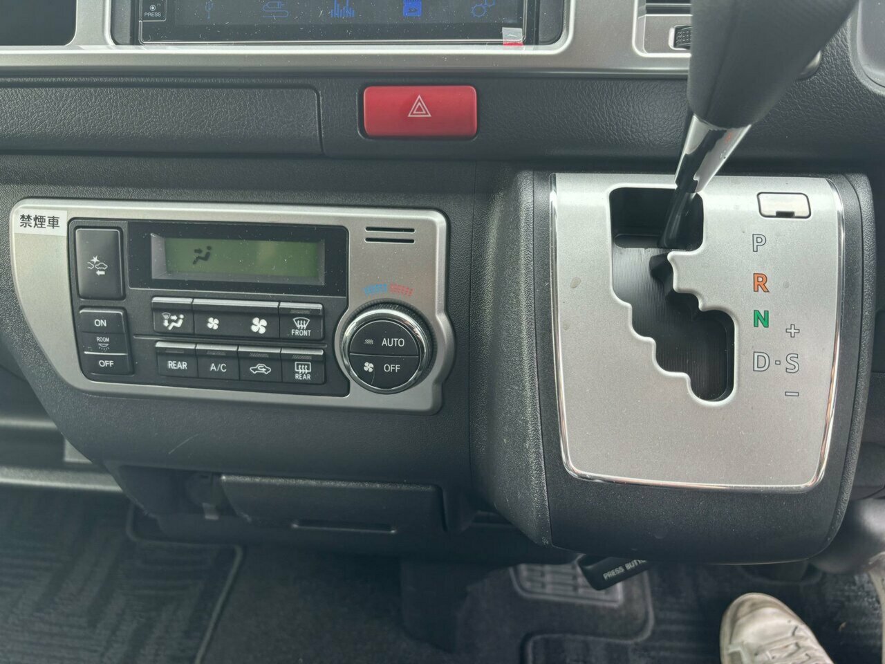 2018 TOYOTA HIACE GRAND CABIN 10-SEATER 4WD AUTOMATIC 4D COACH