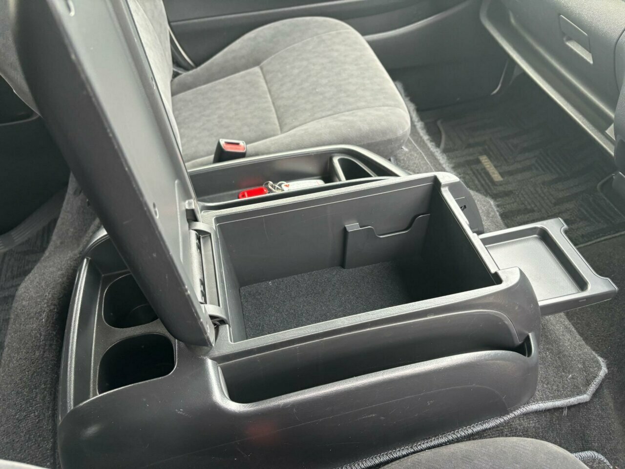 2018 TOYOTA HIACE GRAND CABIN 10-SEATER 4WD AUTOMATIC 4D COACH