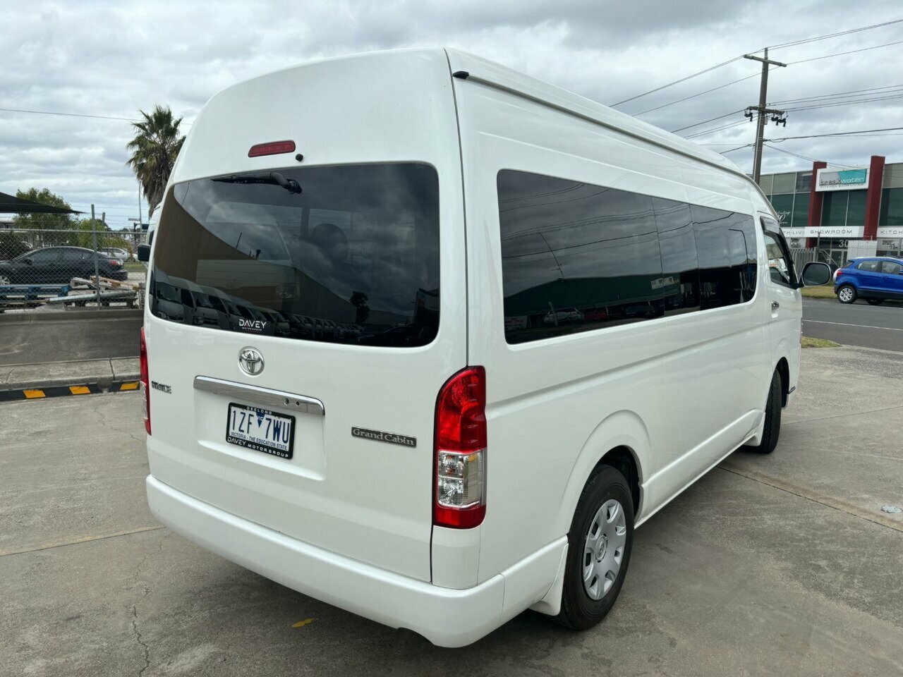 2018 TOYOTA HIACE GRAND CABIN 10-SEATER 4WD AUTOMATIC 4D COACH