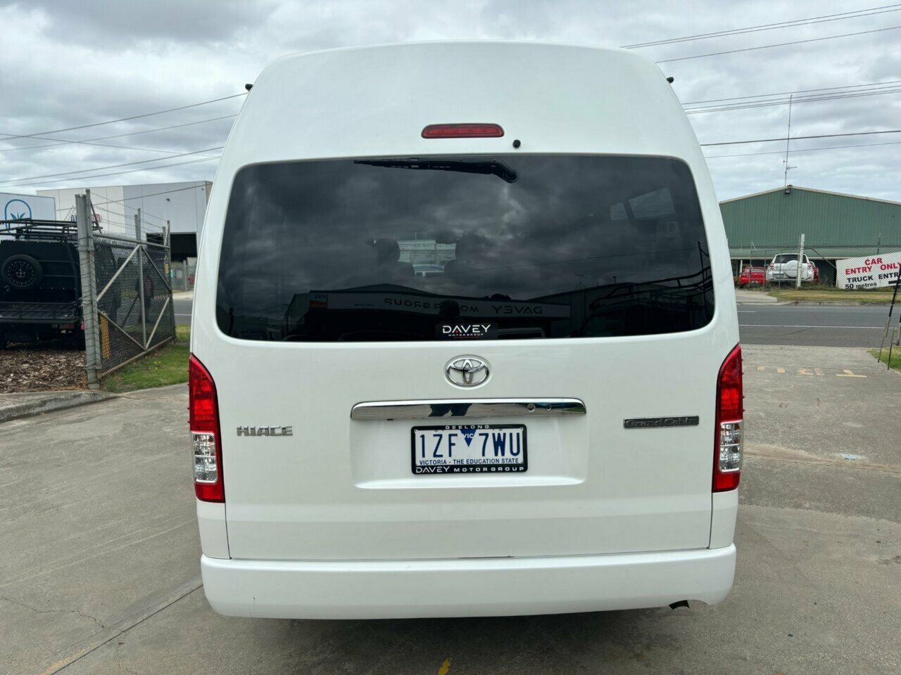 2018 TOYOTA HIACE GRAND CABIN 10-SEATER 4WD AUTOMATIC 4D COACH