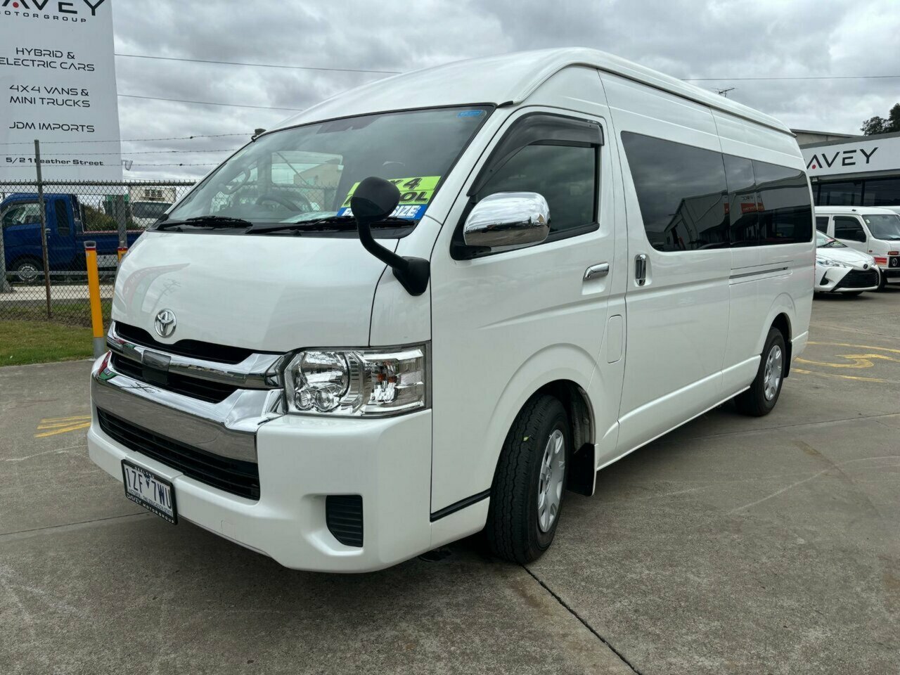 2018 TOYOTA HIACE GRAND CABIN 10-SEATER 4WD AUTOMATIC 4D COACH