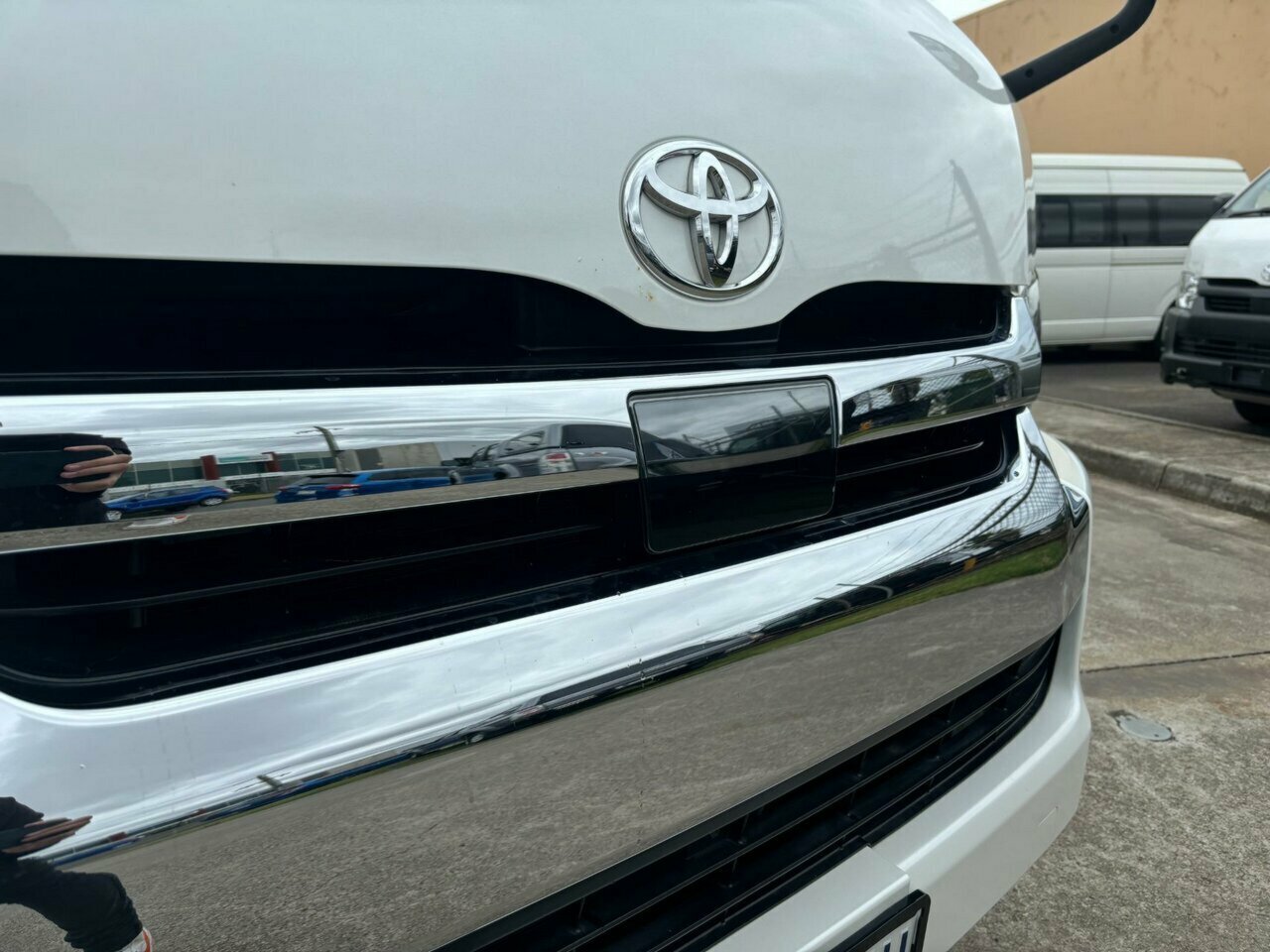 2018 TOYOTA HIACE GRAND CABIN 10-SEATER 4WD AUTOMATIC 4D COACH