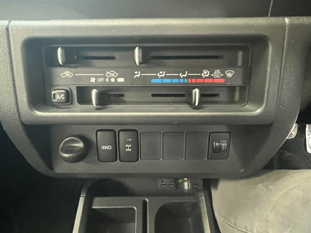 2015 DAIHATSU HIJET JUMBO 4WD 5 SPEED MANUAL MINI TRUCK