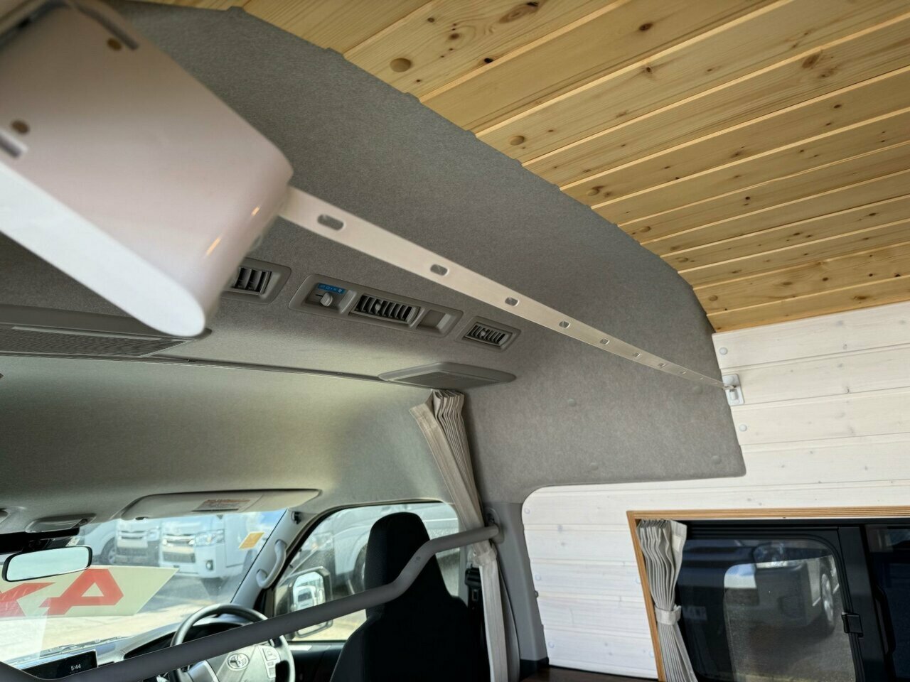 2023 TOYOTA HIACE SLWB 4WD AUTOMATIC VAN
