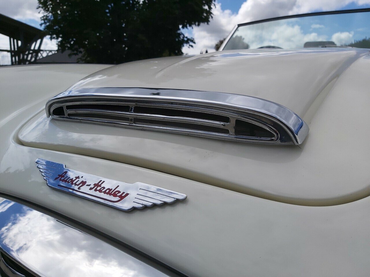 1964 JAGUAR MK II 3.4 4 SP MAN + OVERDRIVE 4D SEDAN