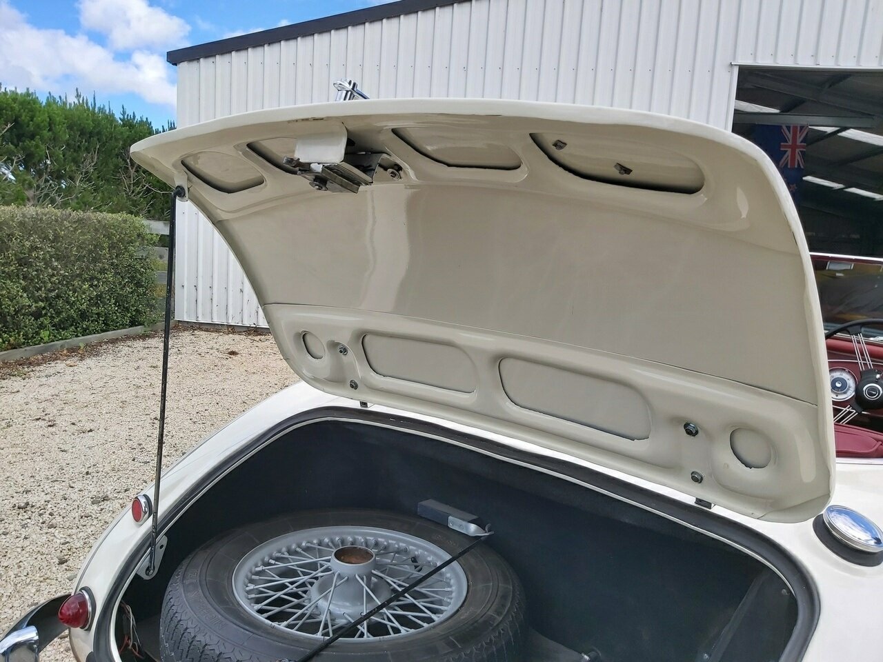 1964 JAGUAR MK II 3.4 4 SP MAN + OVERDRIVE 4D SEDAN