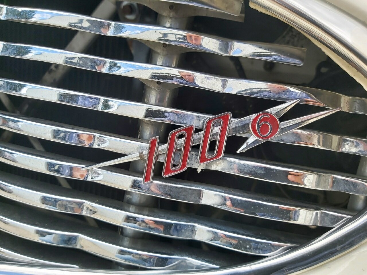 1964 JAGUAR MK II 3.4 4 SP MAN + OVERDRIVE 4D SEDAN
