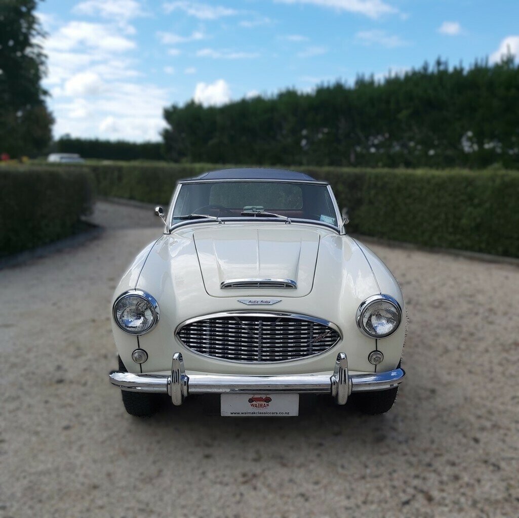 1964 JAGUAR MK II 3.4 4 SP MAN + OVERDRIVE 4D SEDAN
