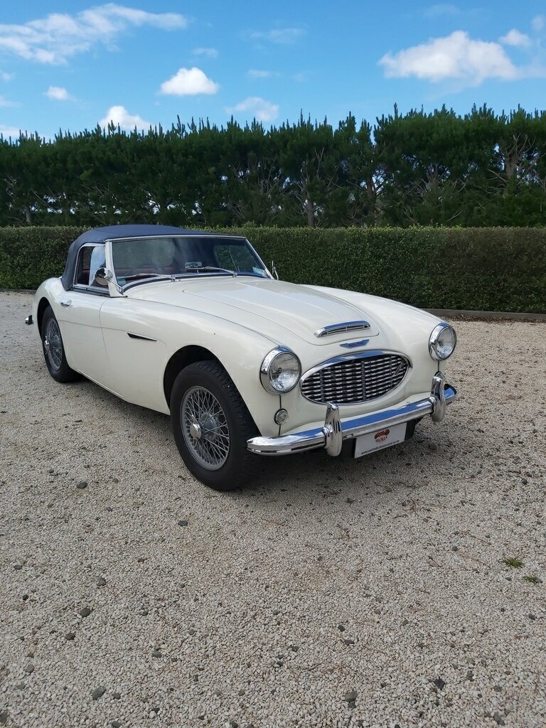 1964 JAGUAR MK II 3.4 4 SP MAN + OVERDRIVE 4D SEDAN
