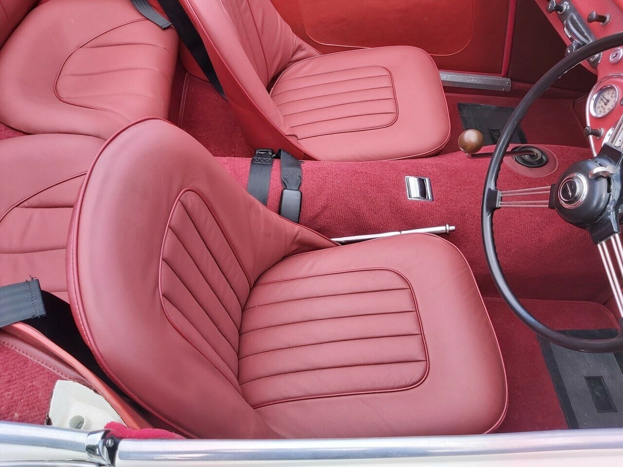 1964 JAGUAR MK II 3.4 4 SP MAN + OVERDRIVE 4D SEDAN