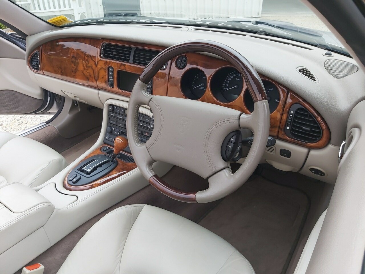 2000 JAGUAR XKR SPORT 5 SP AUTOMATIC 2D CONVERTIBLE
