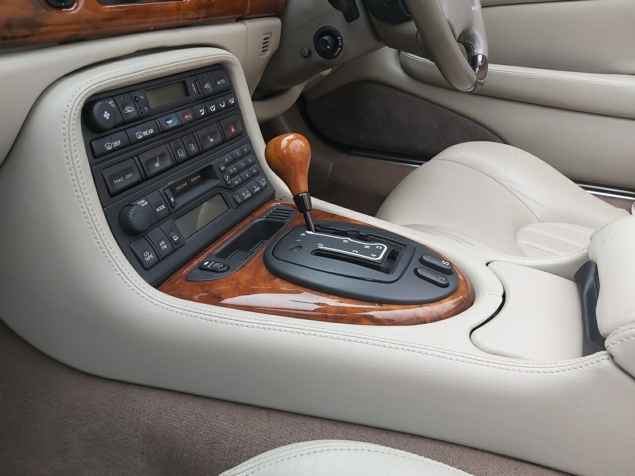 2000 JAGUAR XKR SPORT 5 SP AUTOMATIC 2D CONVERTIBLE