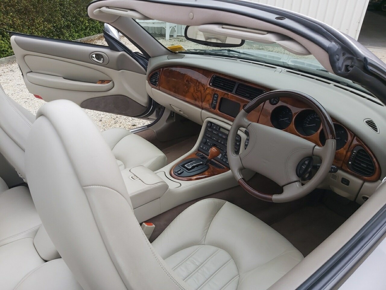 2000 JAGUAR XKR SPORT 5 SP AUTOMATIC 2D CONVERTIBLE