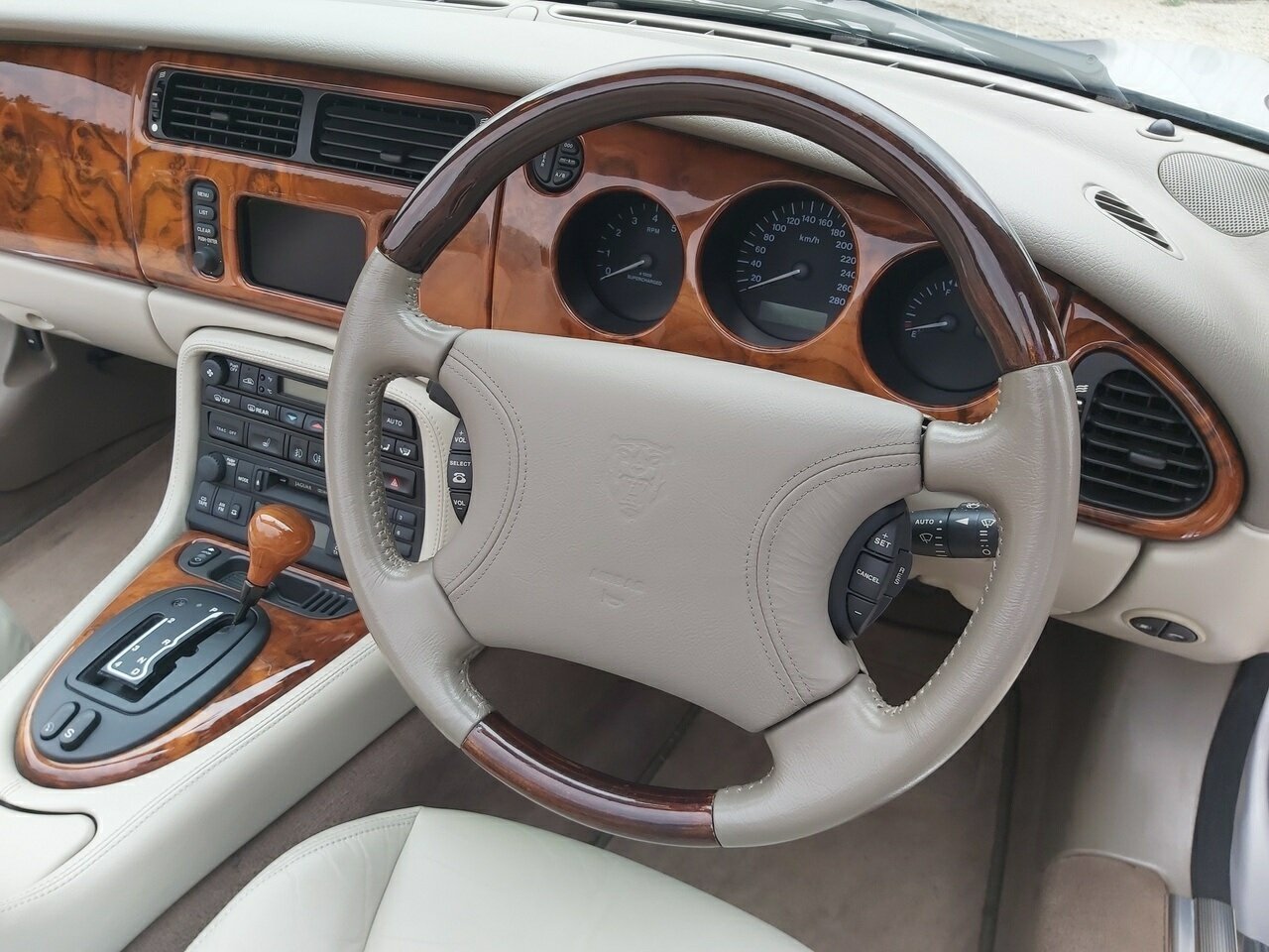 2000 JAGUAR XKR SPORT 5 SP AUTOMATIC 2D CONVERTIBLE